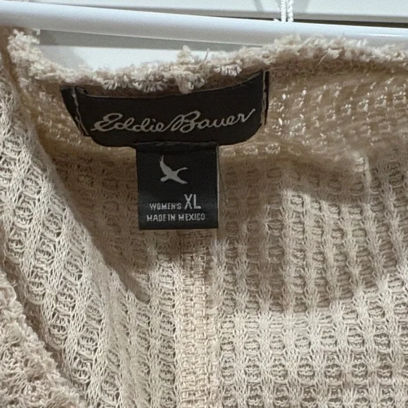 🌸3/$15🌸 Eddie Bauer Beige V-Neck Top - Picture 2 of 4